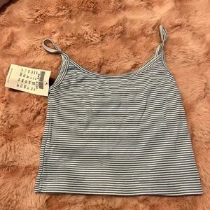 striped cropped brandy melville tank 🫶
one size but fits like a small 🕷️